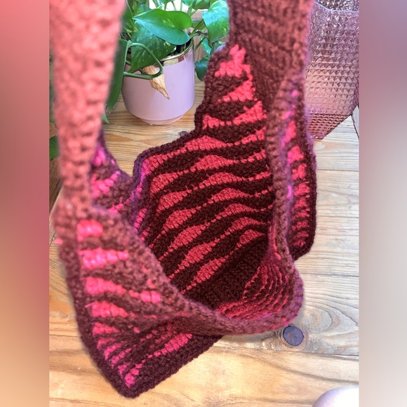 Wavy Crochet Shoulder Bag 🤎👛 - Picture 3 of 3